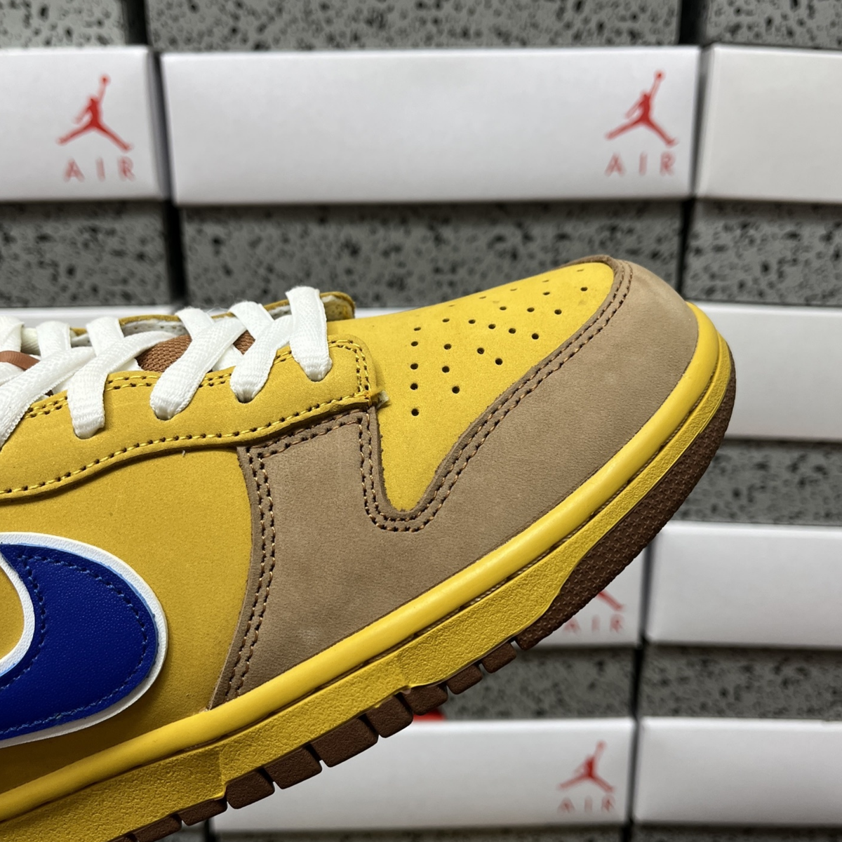 Nike Dunk Low SB Premium - Newcastle Brown Ale