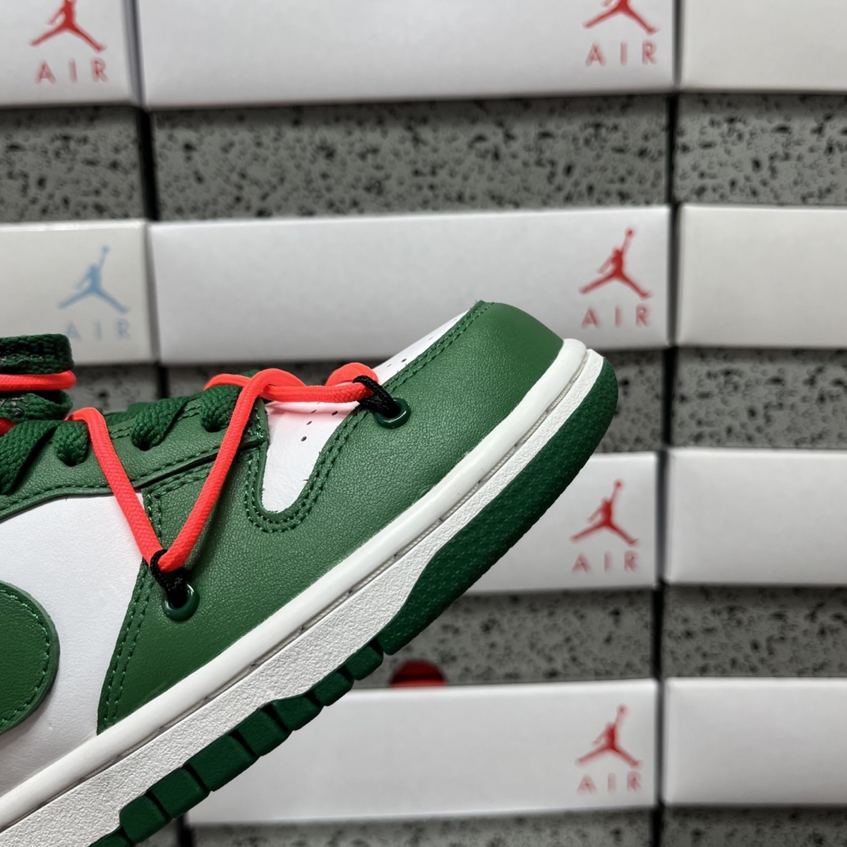 Off-White X Nike SB Dunk Low - Pine Green