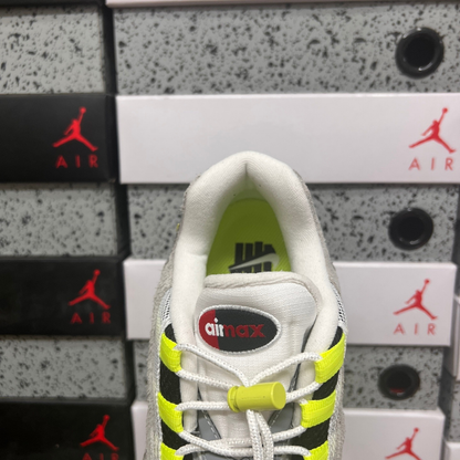 Air Max 95 x Undefeated - Geo NYC Neon