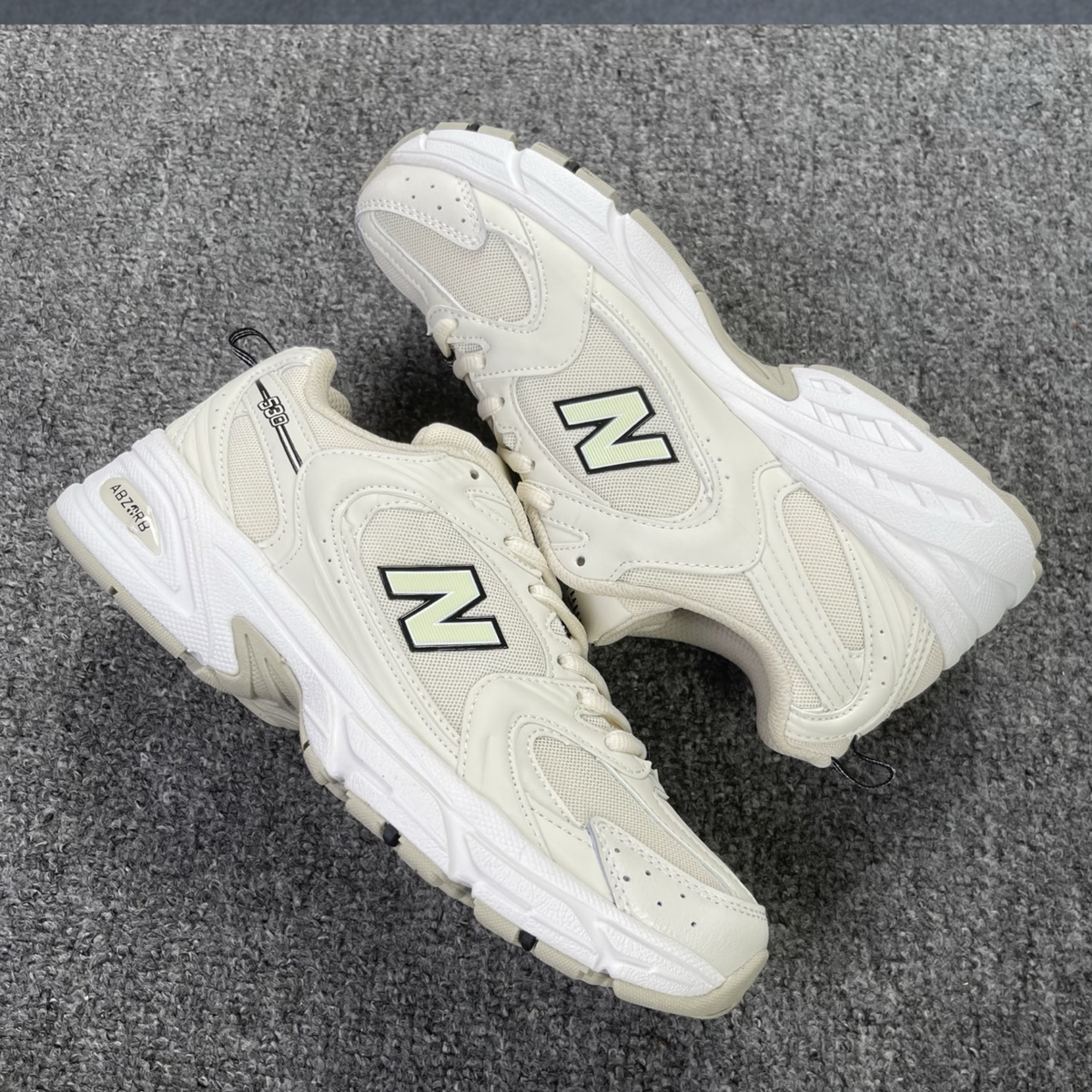New Balance 530 - Ivory