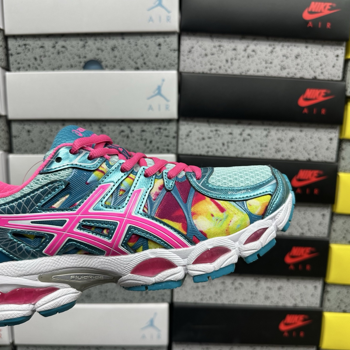 Asics Gel Nimbus 16 - Iridescent / Pink / Blue