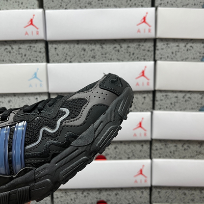 Bad Bunny x Adidas Response CL - Core Black