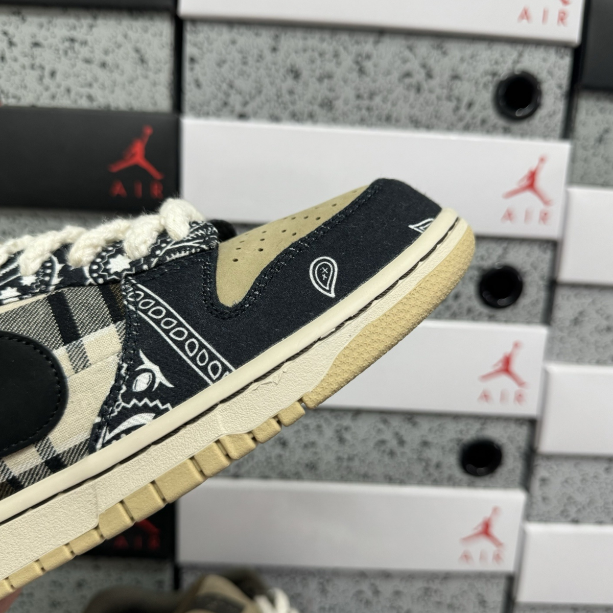 Travis Scott X Nike SB Dunk Low - Cactus Jack
