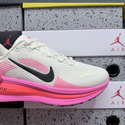 Nike Vomero 18 - Sail Hyper Pink