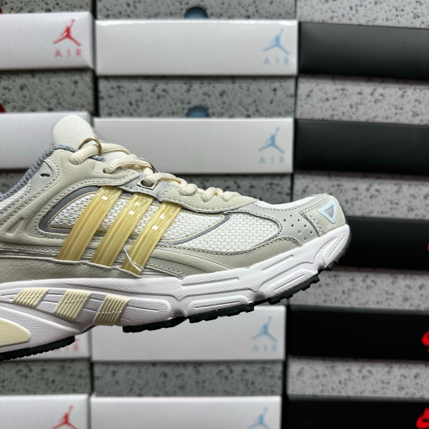 Adidas Response CL - Grey One Cream White Solar Gold
