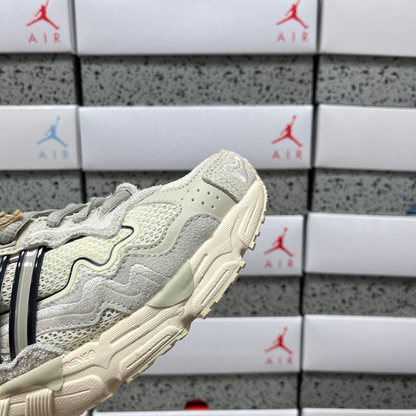 Bad Bunny x Adidas Response CL - Wonder White