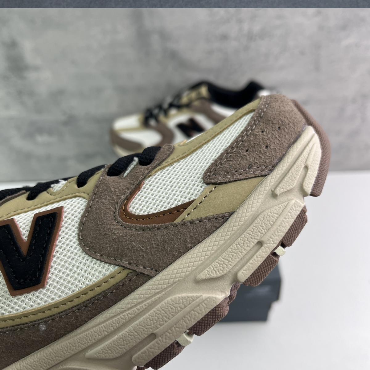 New Balance 530 - Dark Mushroom Incense