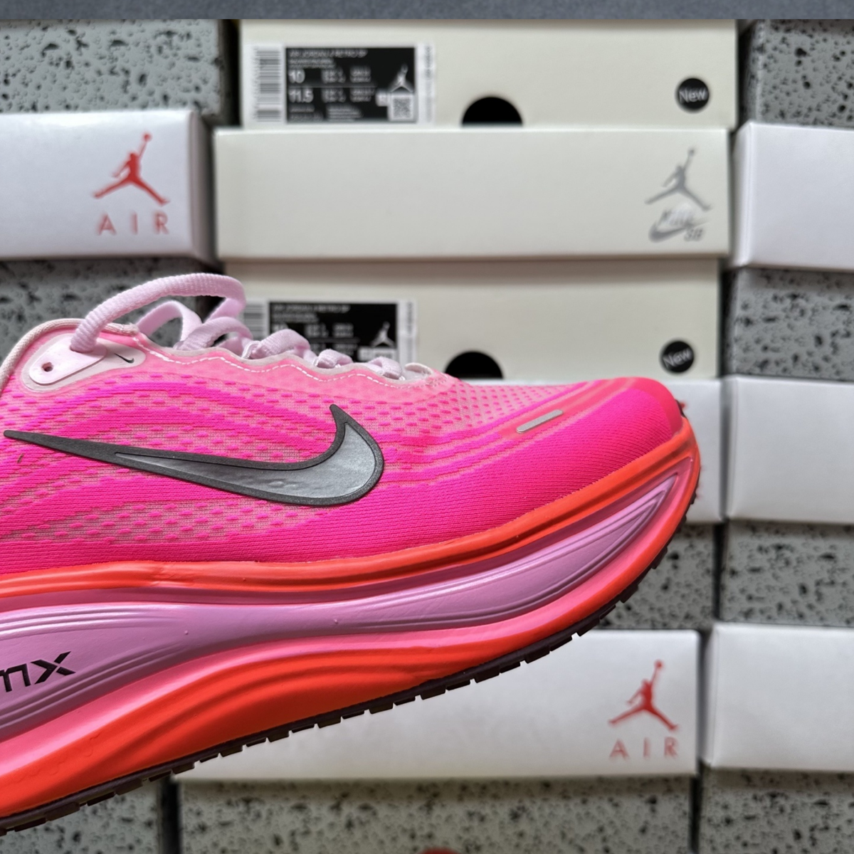 Nike Vomero Plus - Hyper Pink/Black/White