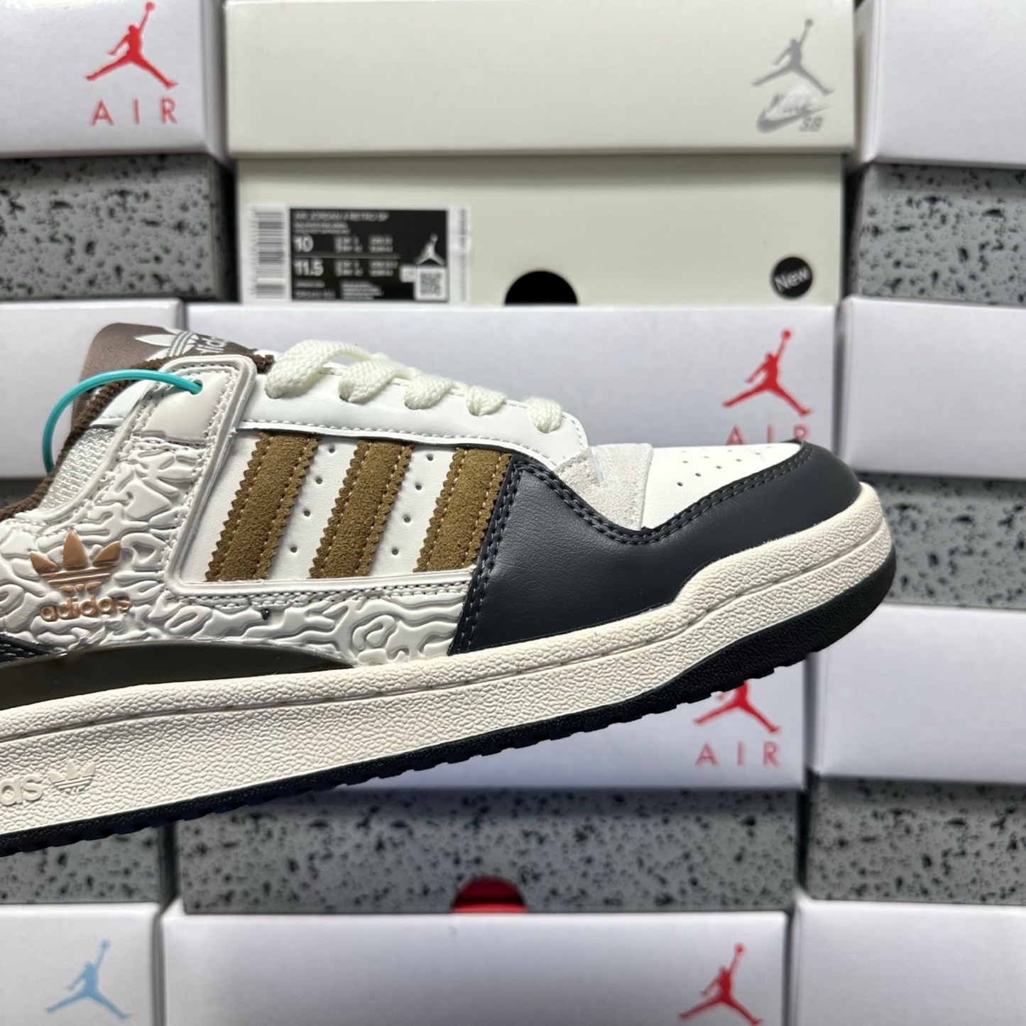 Adidas Forum Low - Core White / Bronze Strata