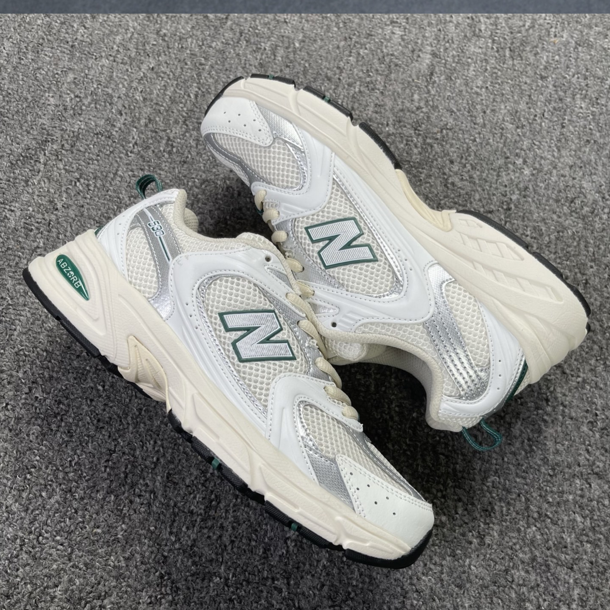 New Balance 530 - White Silver Green