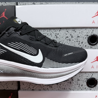 Nike Vomero 18 - Black White