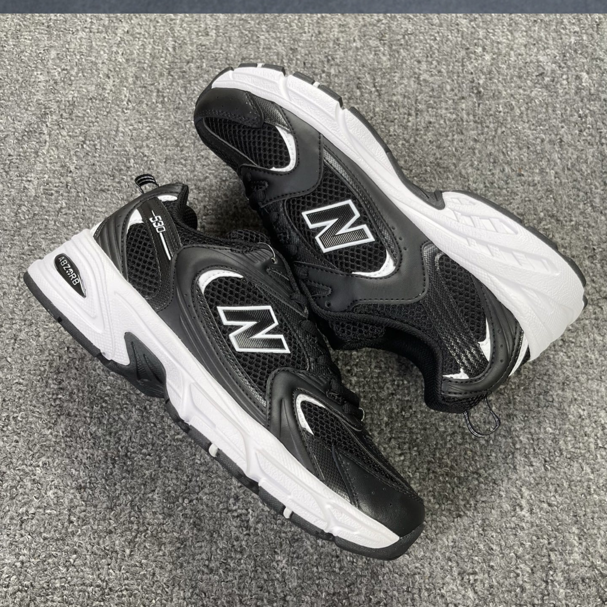 New Balance 530 - Black White