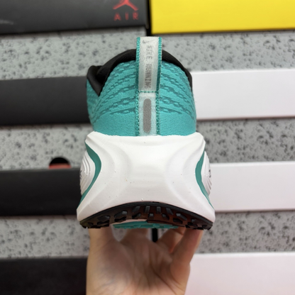 Nike Vomero Plus - Jade Horizon
