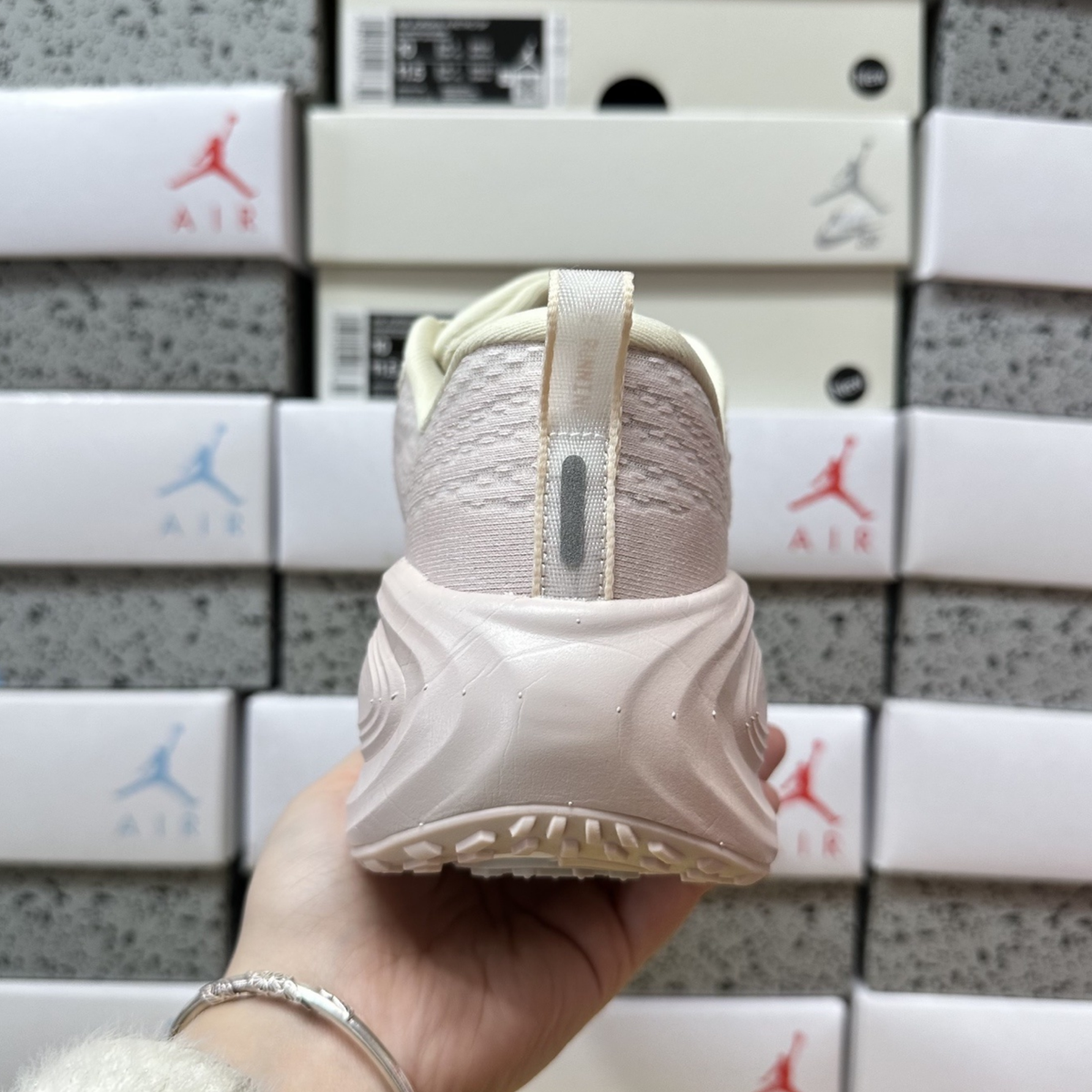 Nike Vomero 18 - Light Bone Sail