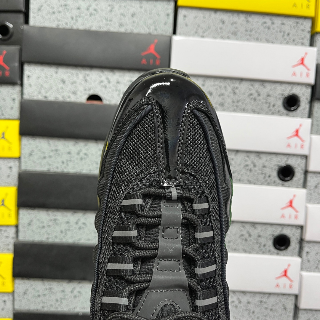 Air Max 95 x Undefeated - Black