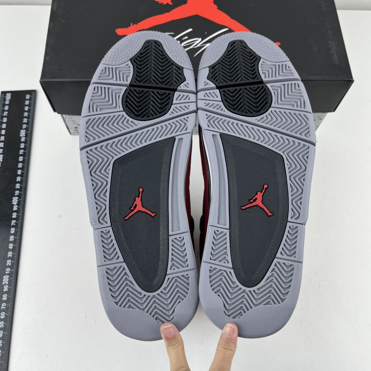 Air Jordan 4 Retro - Toro Bravo