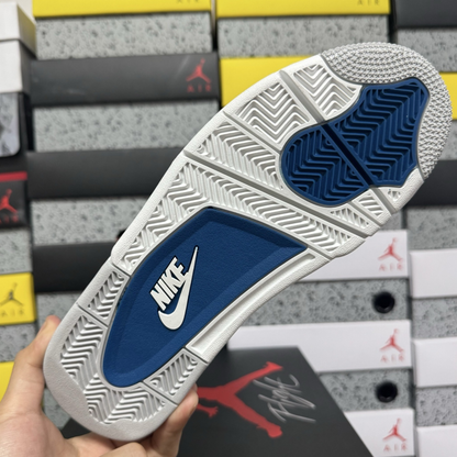 Air Jordan 4 Retro - Military Blue