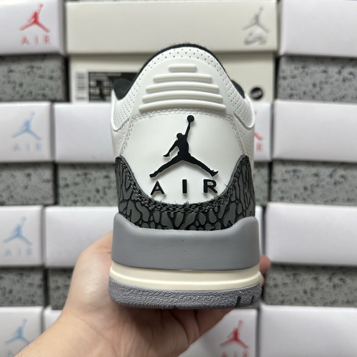 Air Jordan 3 Retro - Cement Grey