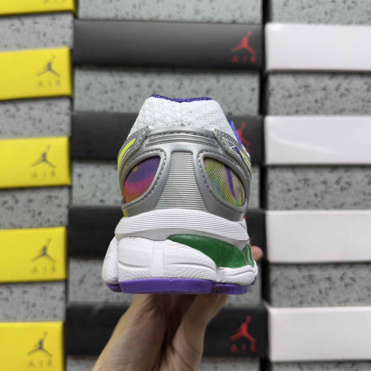 Asics Gel Nimbus 16 - Iridescent / Purple / Volt