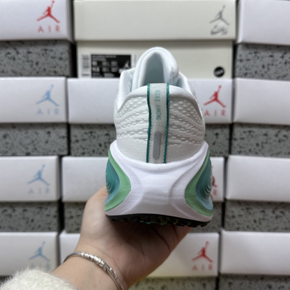 Nike Vomero Plus - White Mint Foam