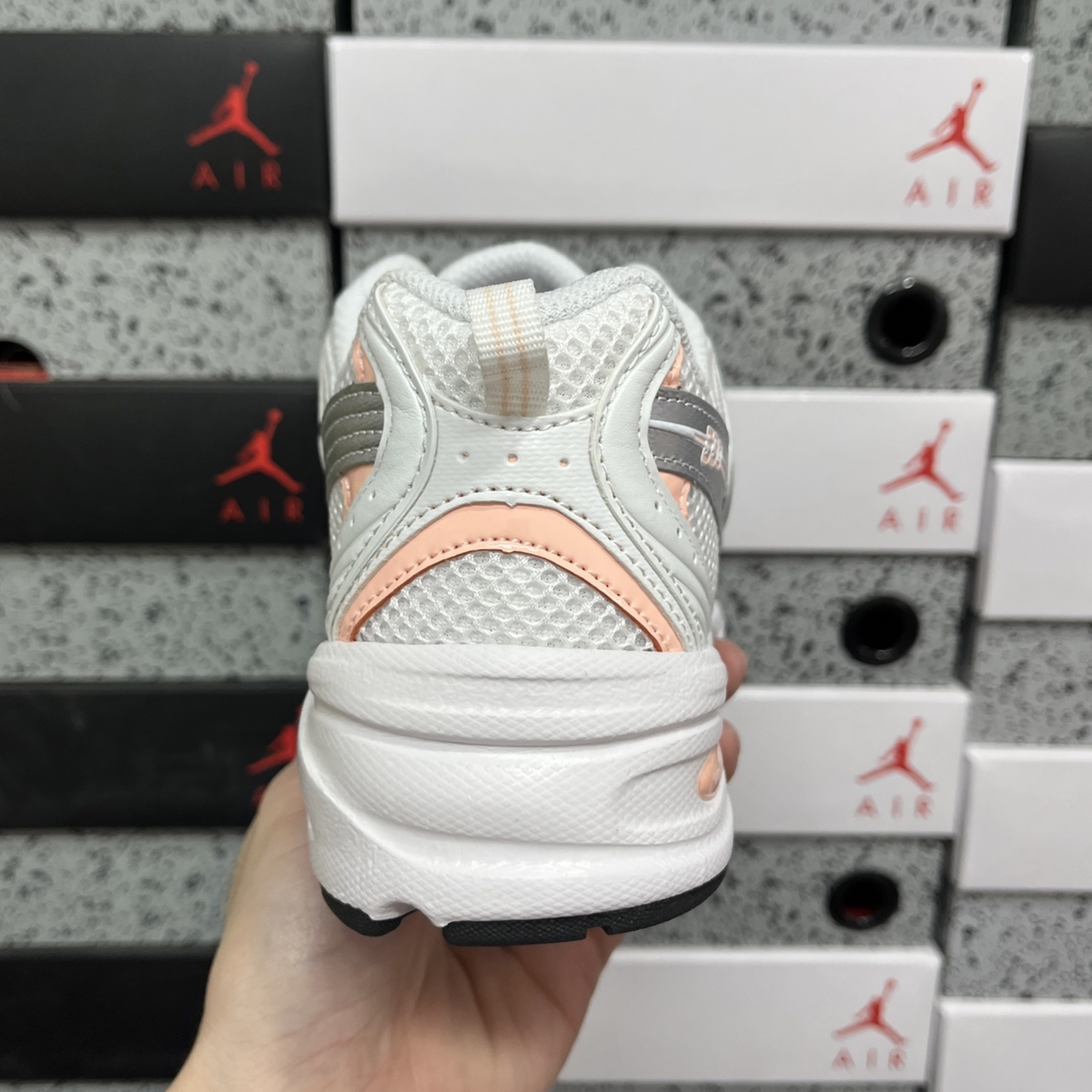 New Balance 530 - White Light Pink