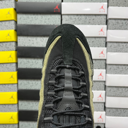 Air Max 95 x Undefeated - Geo Medium Olive