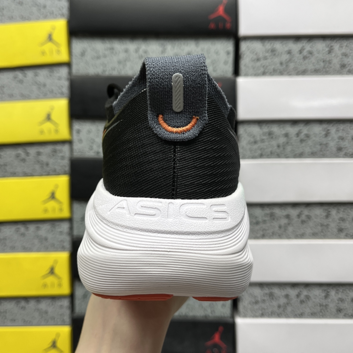 Asics Gel Nimbus 27 - Black / Coral Reef