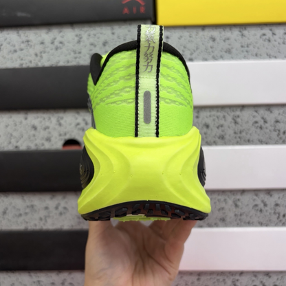 Nike Vomero Plus SE - Ekiden Pack Volt