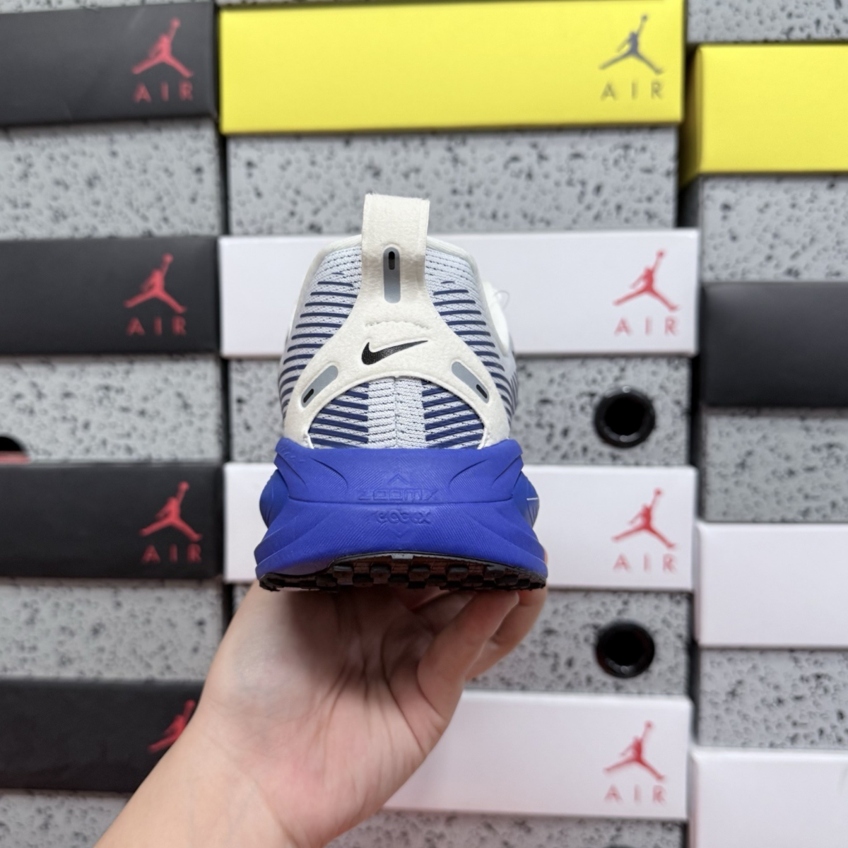 Nike Vomero 18 - White/Blue Tint/Light Marine