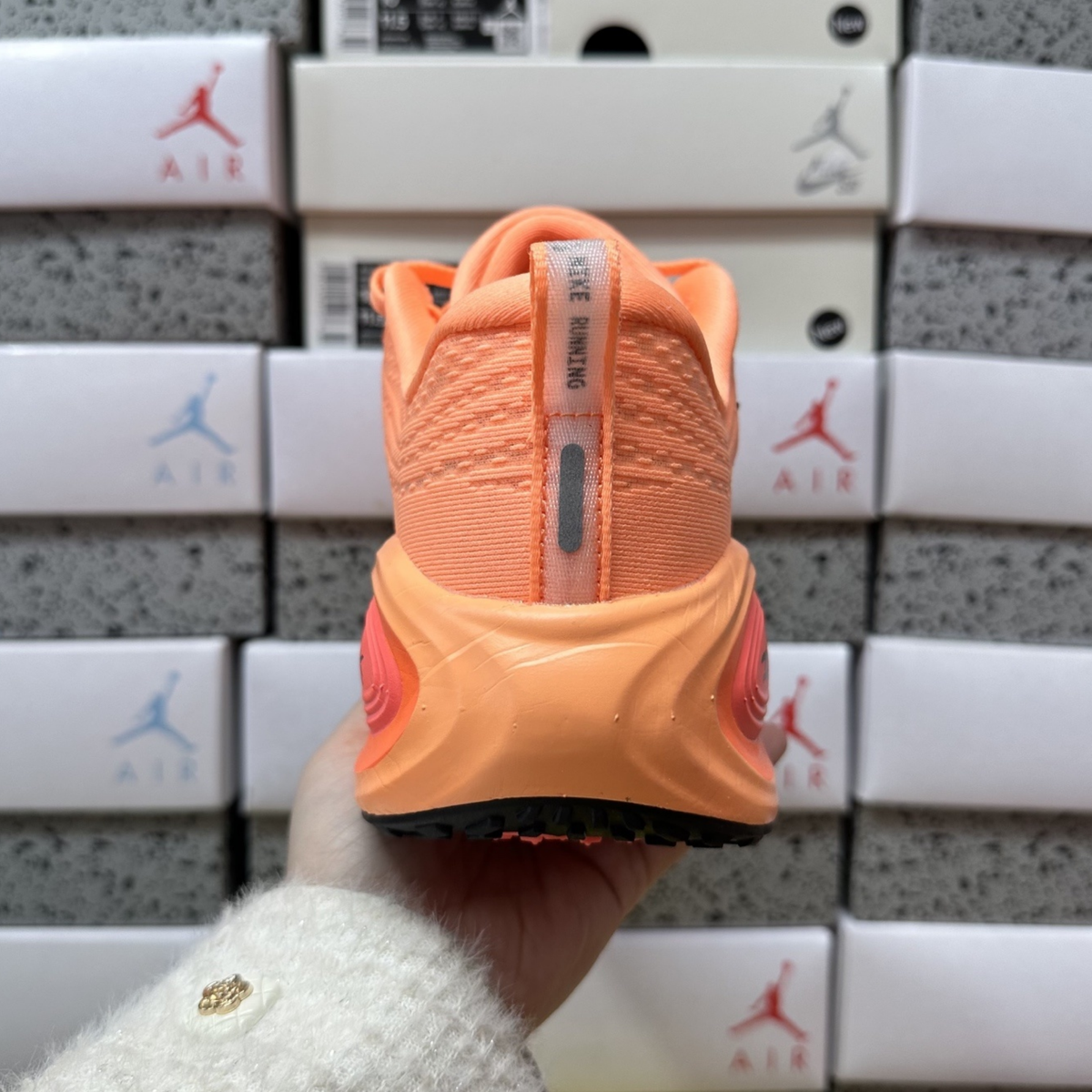 Nike Vomero Plus - Orange Pulse