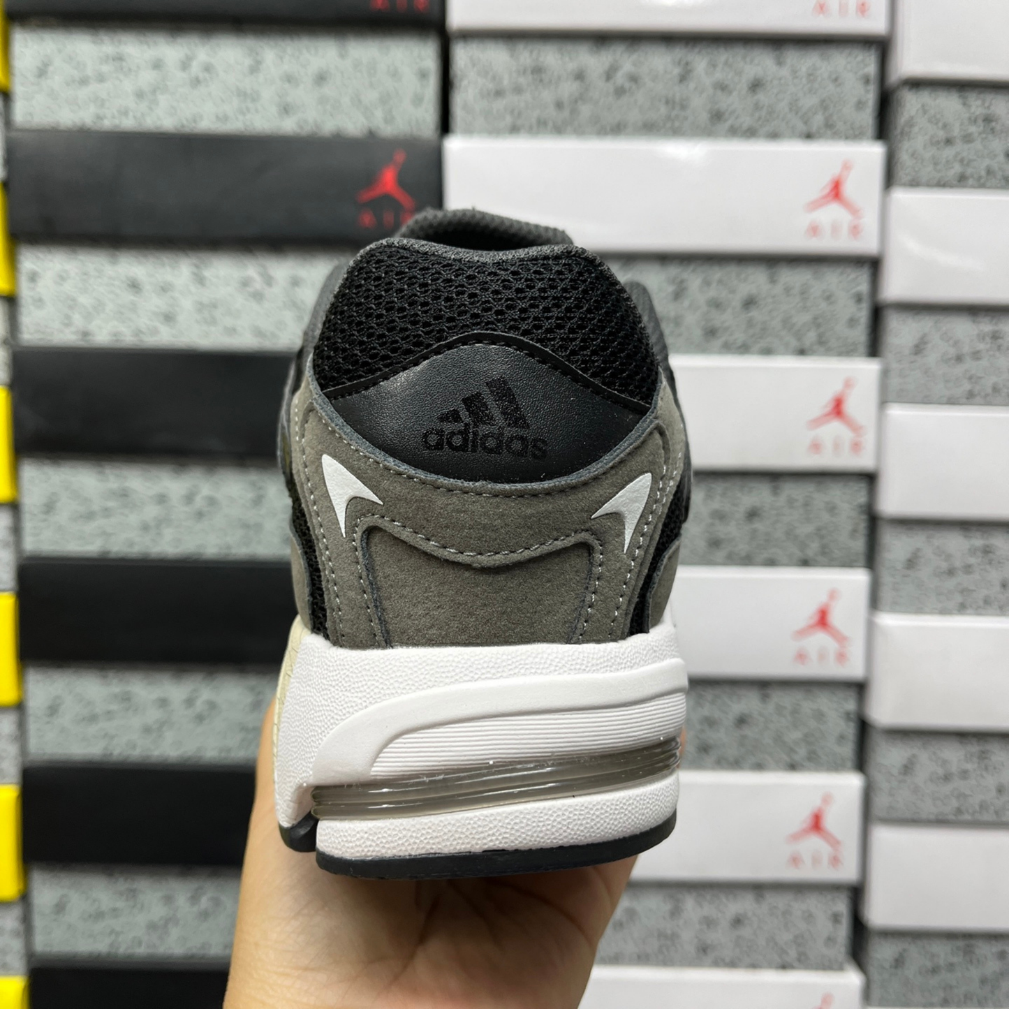Adidas Response CL - Core Black Grey Five Carbon