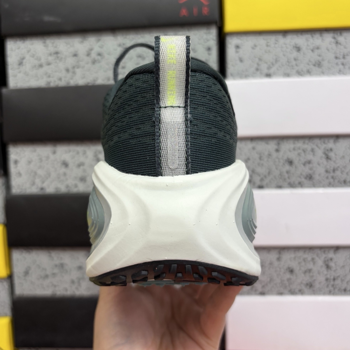 Nike Vomero Plus - Sequia Volt