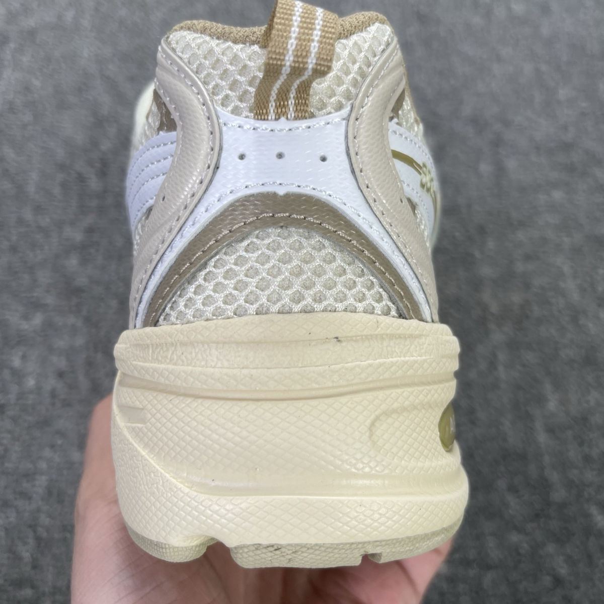 New Balance 530 - Beige Angora