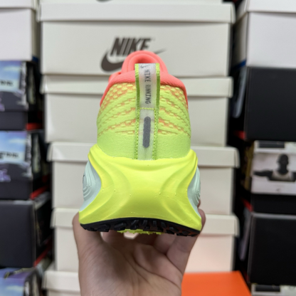 Nike Vomero Plus - Bright Mango