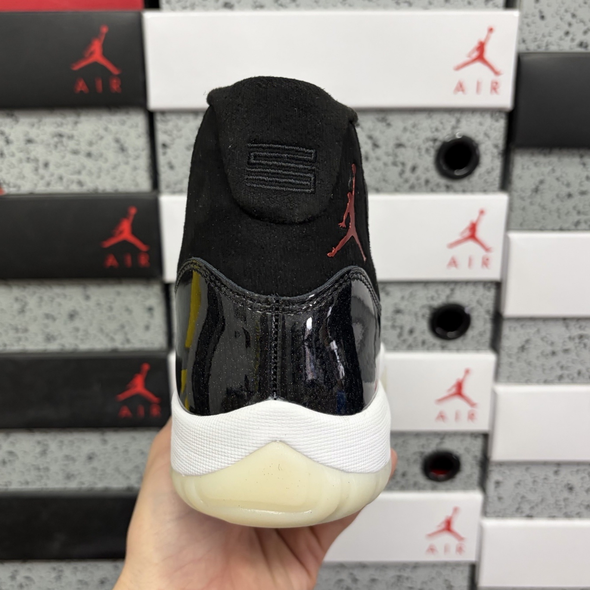Air Jordan 11 Retro - 72-10