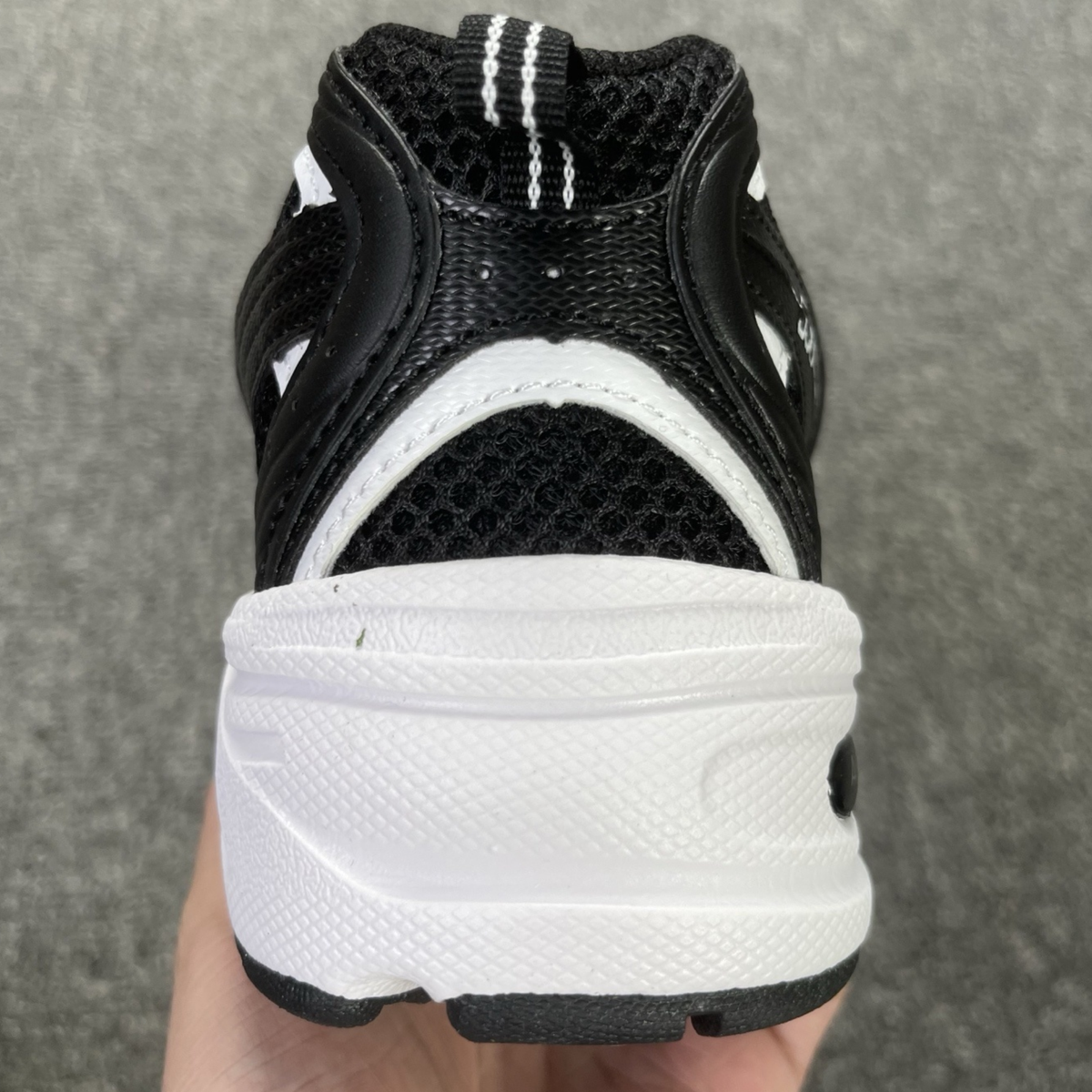 New Balance 530 - Black White