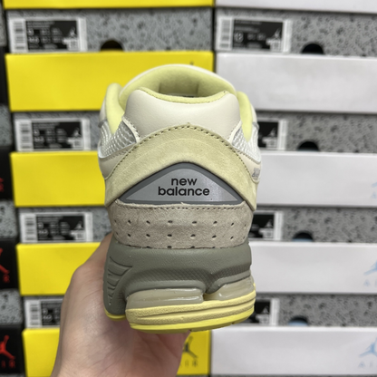 AURALEE x New Balance 2002R - White