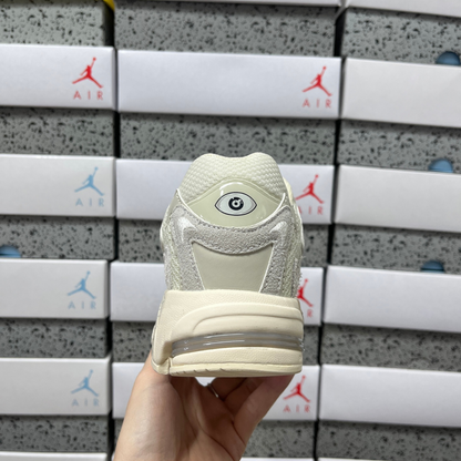 Bad Bunny x Adidas Response CL - Wonder White
