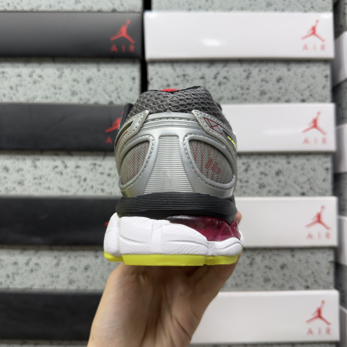 Asics Gel Nimbus 16 - Titanium / Black / Red