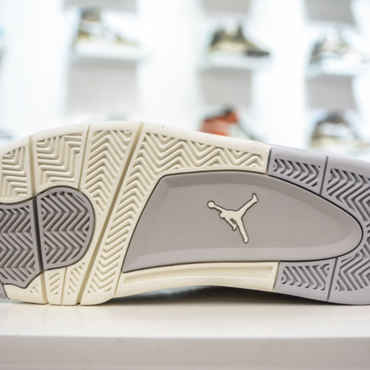 Air Jordan 4 Retro - Frozen Moments