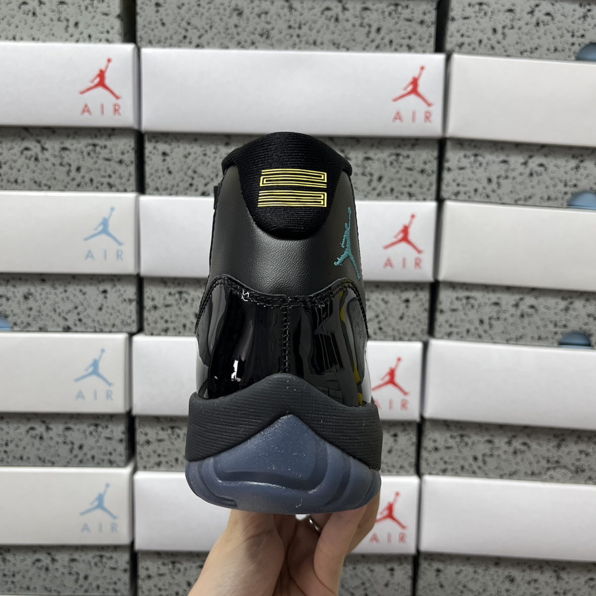 Air Jordan 11 Retro - Gamma Blue