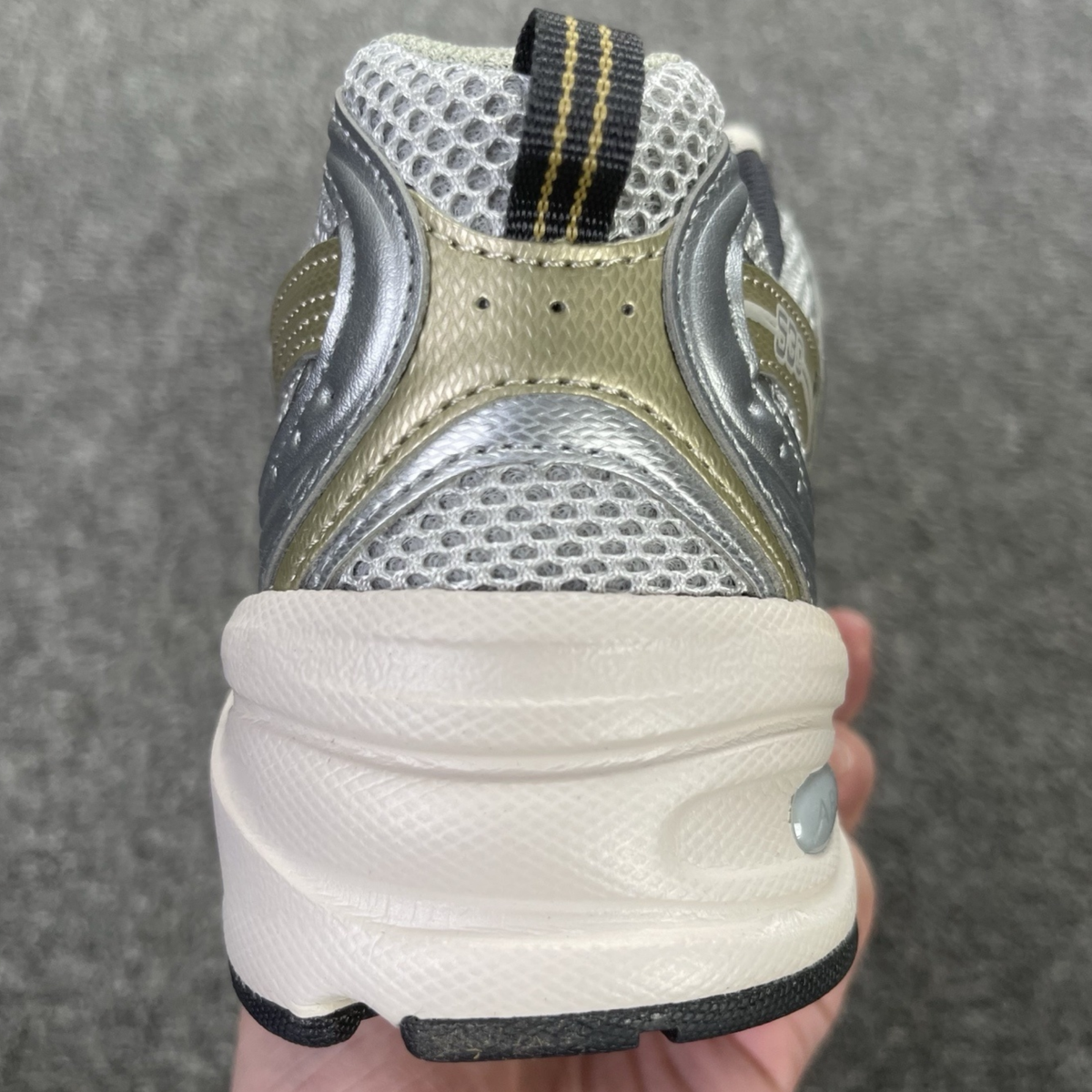 New Balance 530 - Beige Silver