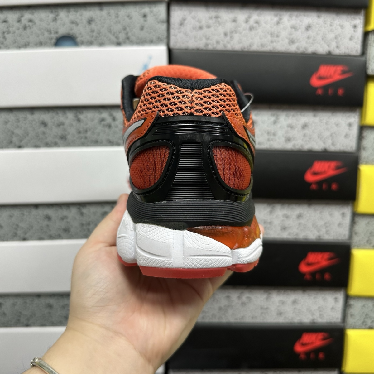 Asics Gel Nimbus 16 - Flash Orange / Lightning