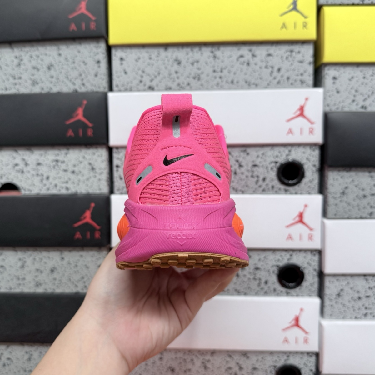Nike Vomero 18 - Digital Pink/Hyper Orange