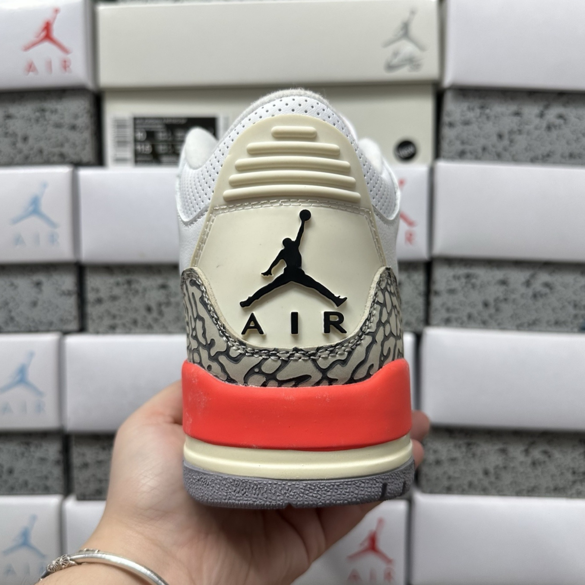 Air Jordan 3 Retro - Georgia Peach