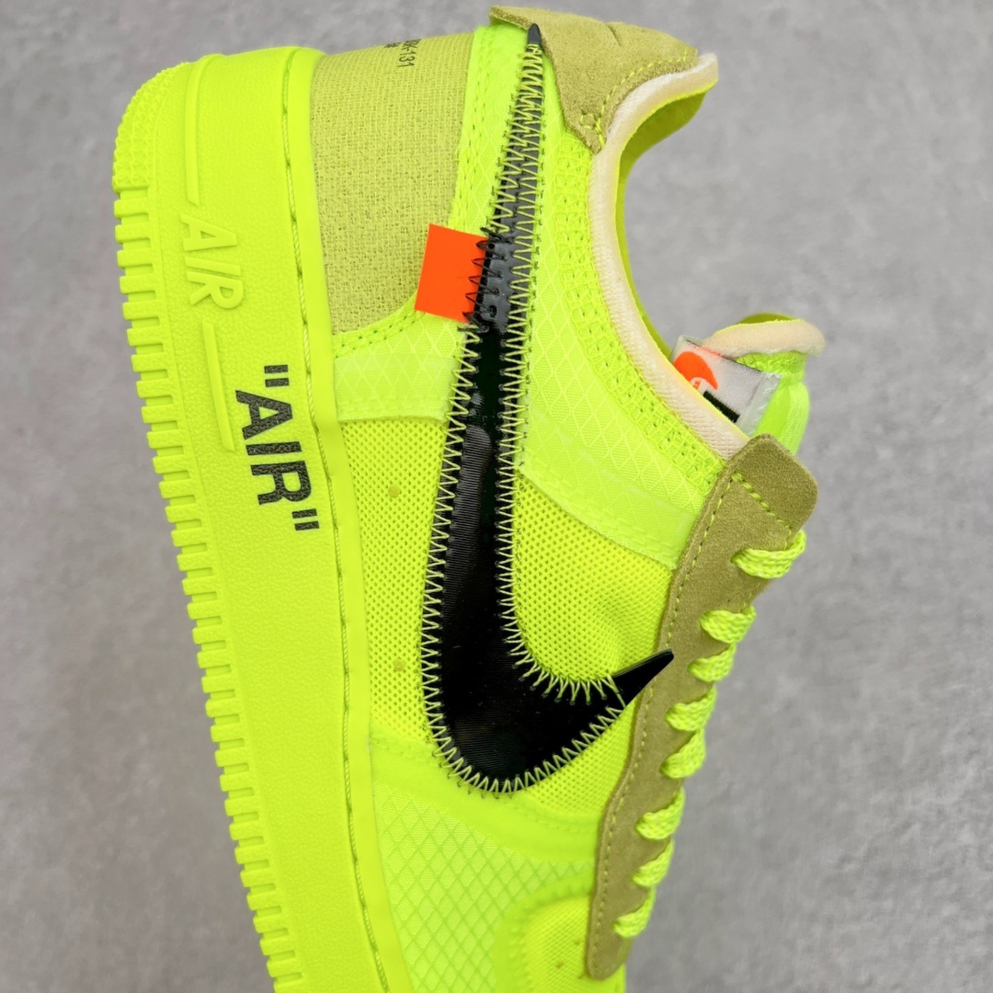 Off White x Nike Air Force 1 Low - Volt