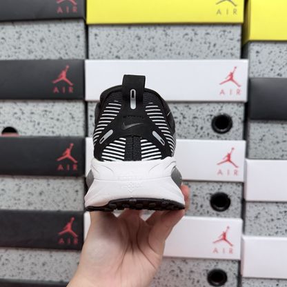 Nike Vomero 18 - Black White