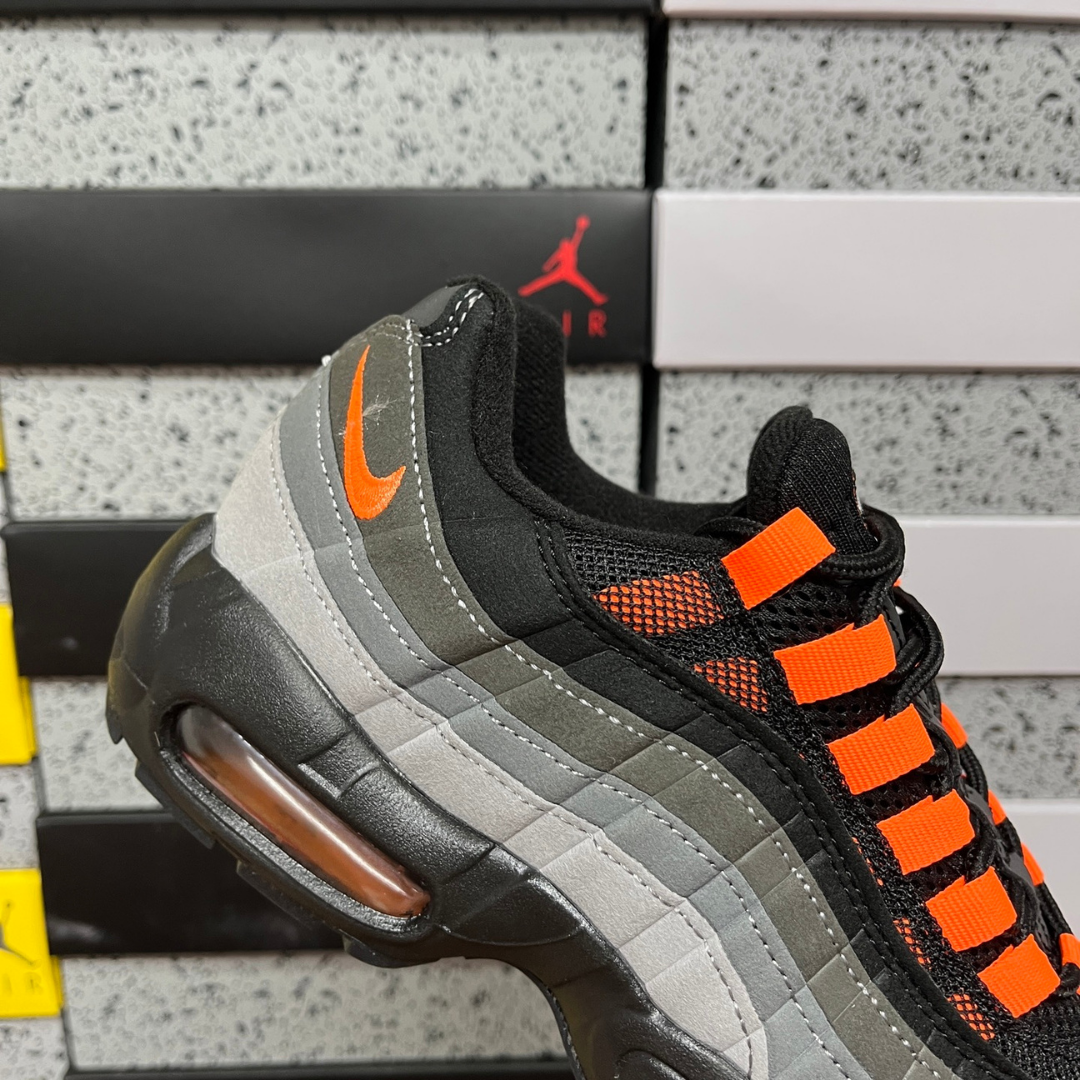 Air Max 95 - Black Hyper Crimson