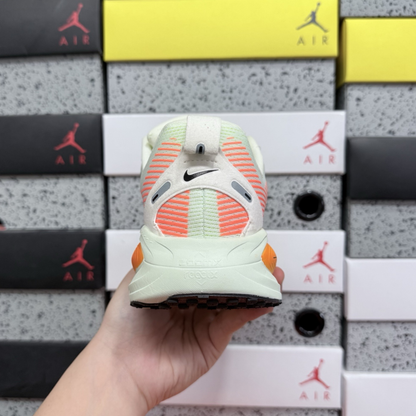 Nike Vomero 18 - Barely Green/Hyper Crimson/Barely Volt