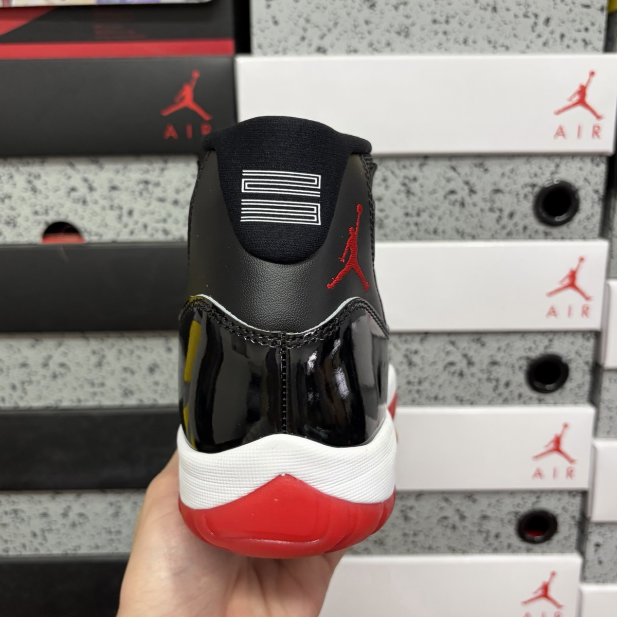 Air Jordan 11 Retro - Bred